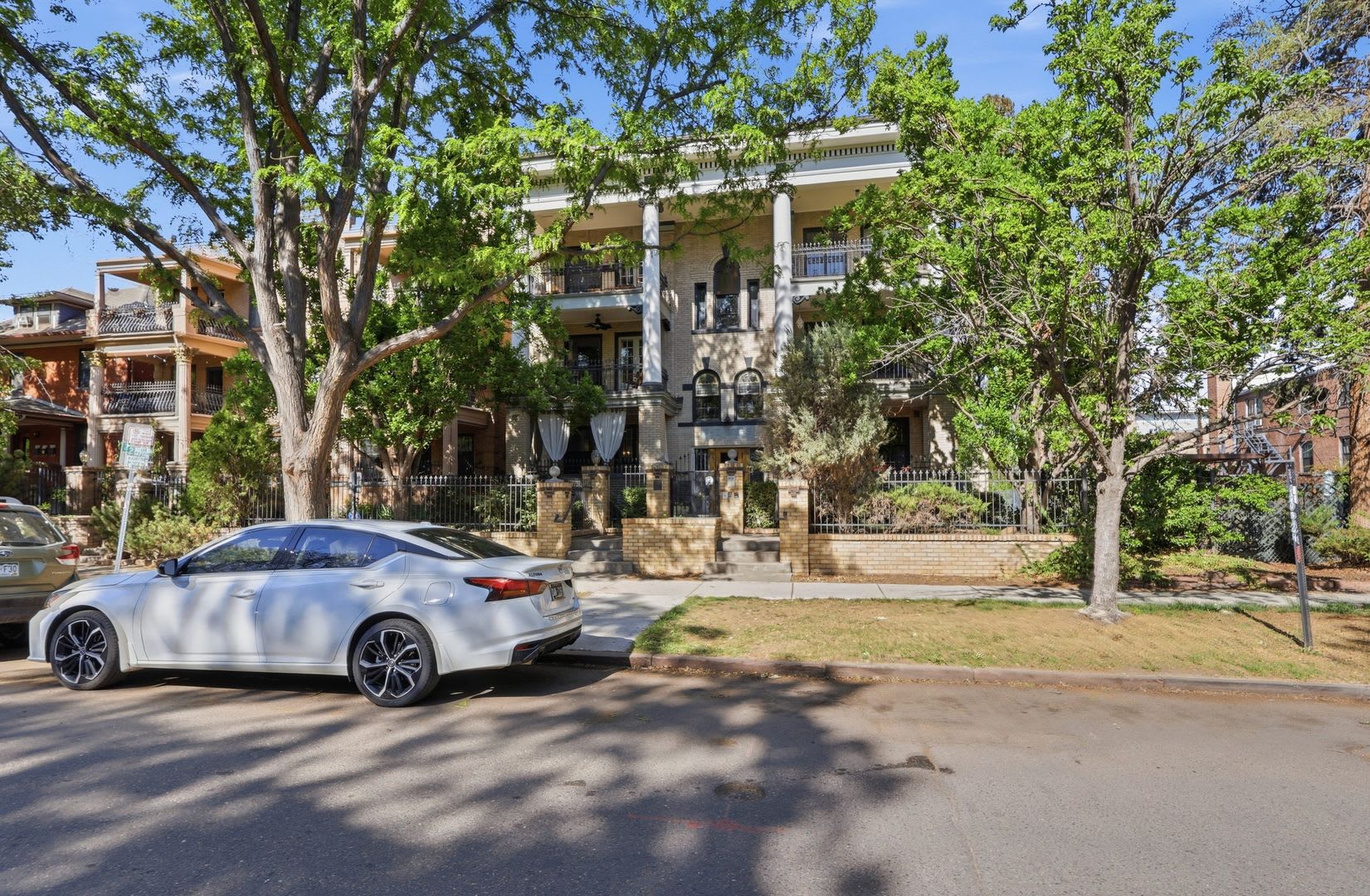 1 bed 1 bath Condo in Downtown Denver Capital Hill! – photo 2