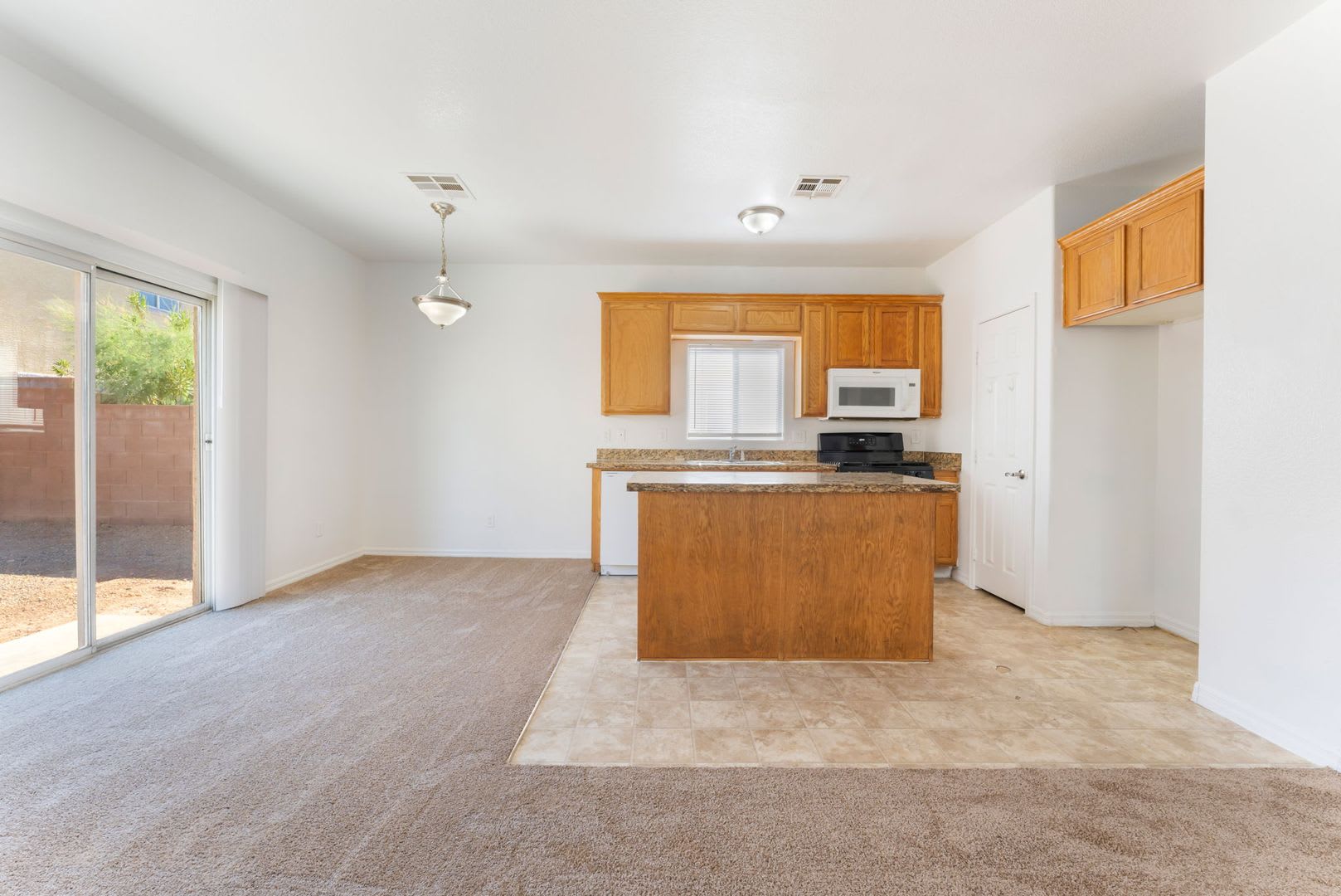 Spacious Two-Story Home with an Open-Concept Design! – photo 4