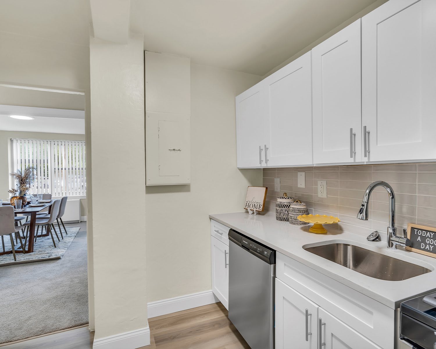 Parkview Towers Apartments – photo 2