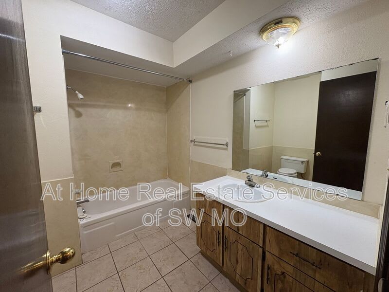522 E Washita – photo 5