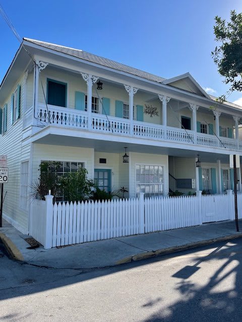 901 White St – photo 2