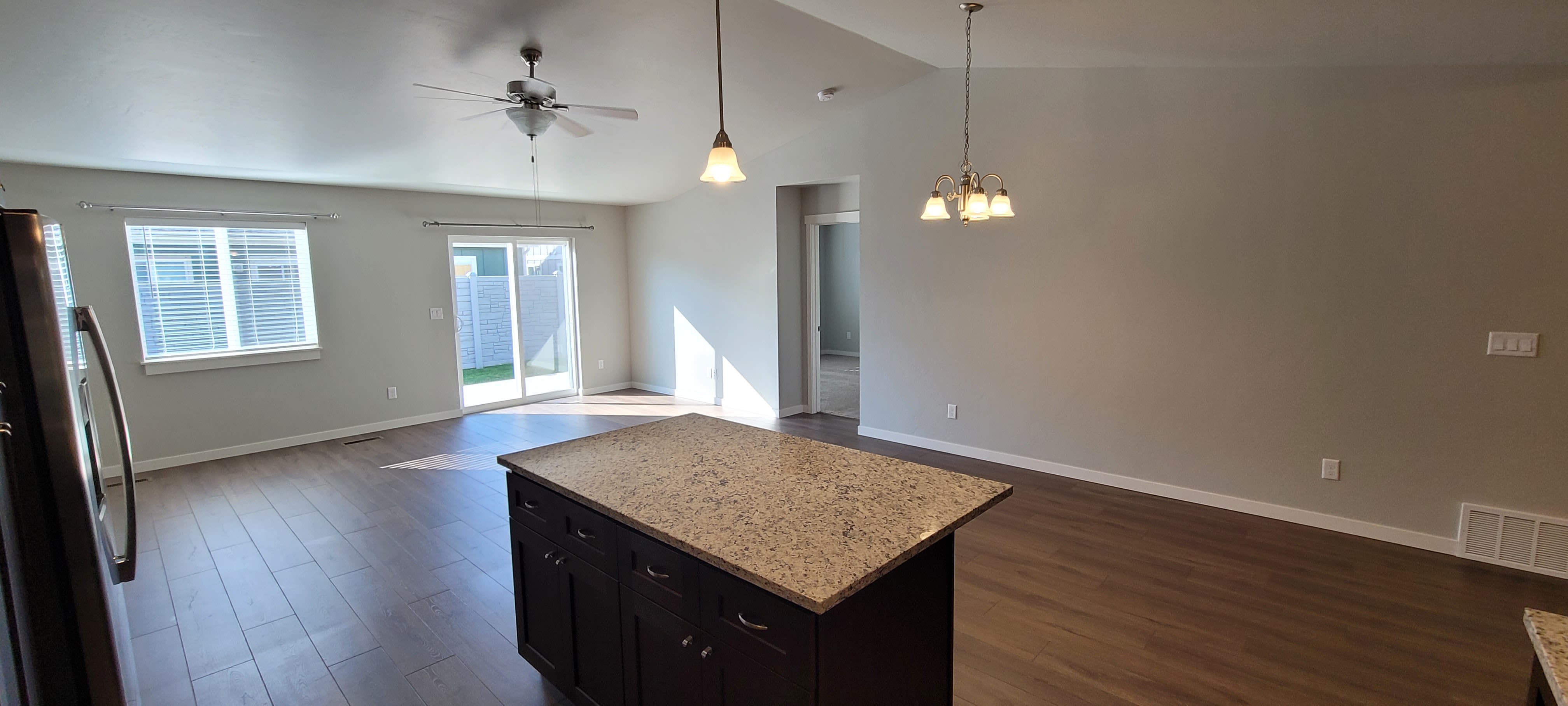 808 Foxglove Dr – photo 3