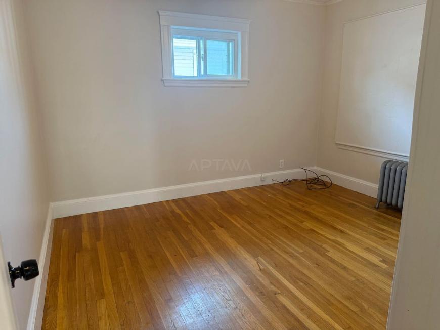 272 Willis Ave. – photo 2