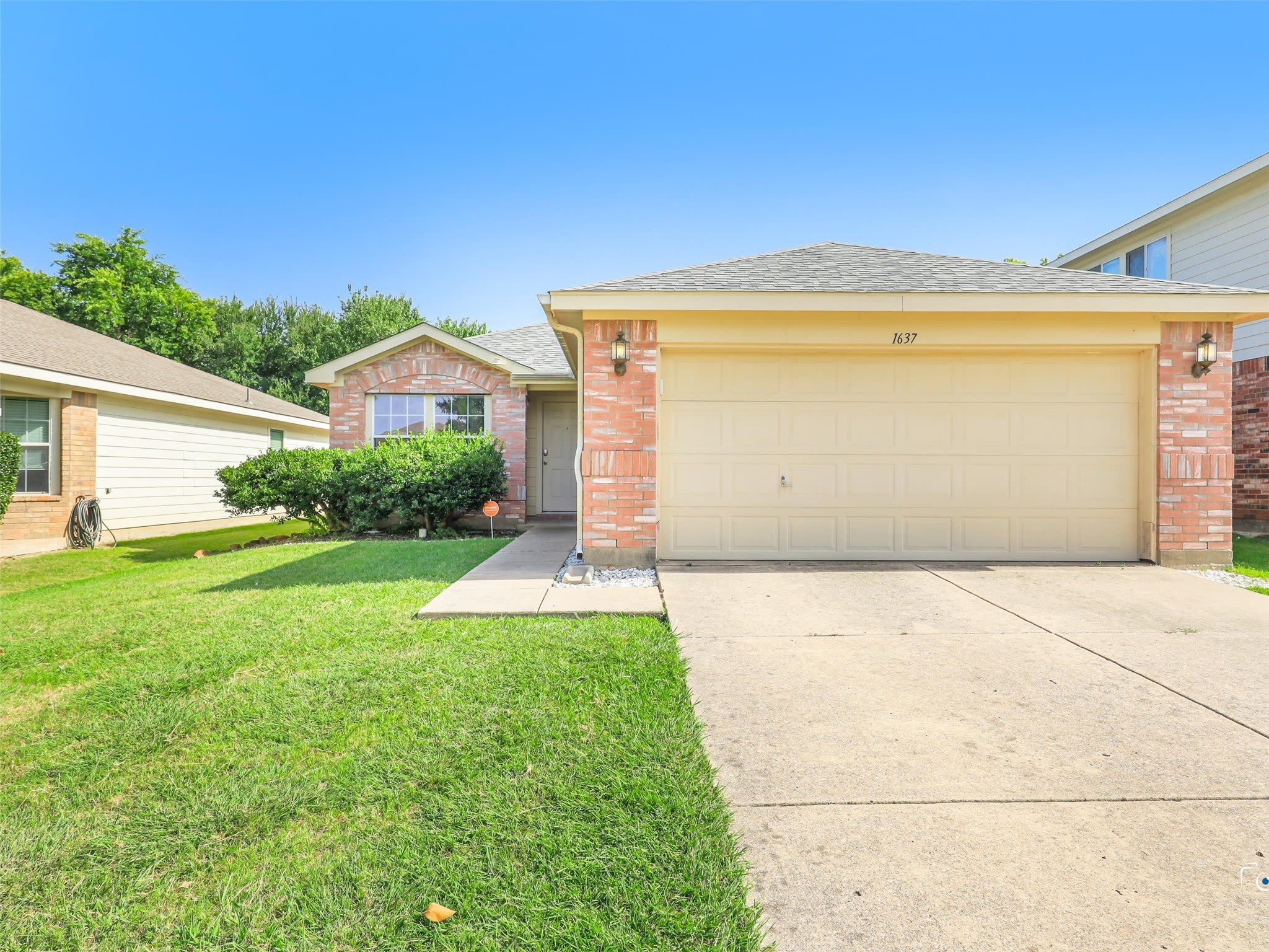 1637 Elm Street – photo 2