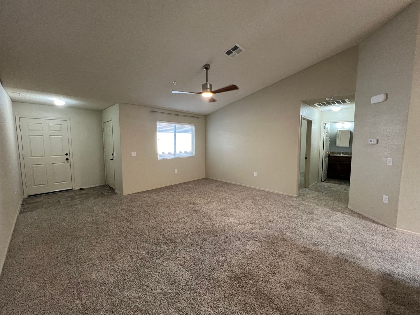 VERY NICE 2 BED 2 BATH TOWNHOME! – photo 4