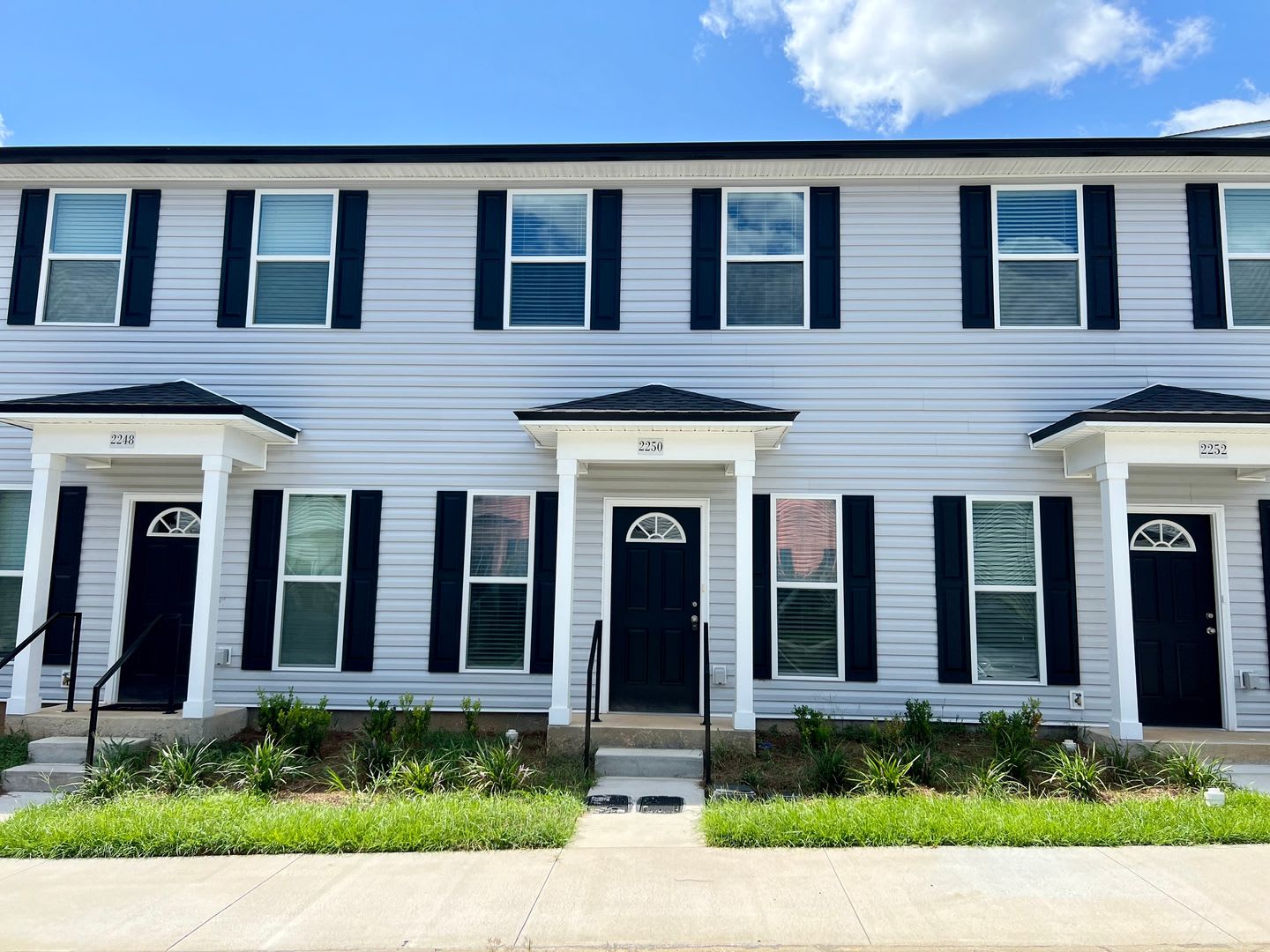 Beautiful 3 Bedroom 3 Bath – photo 1