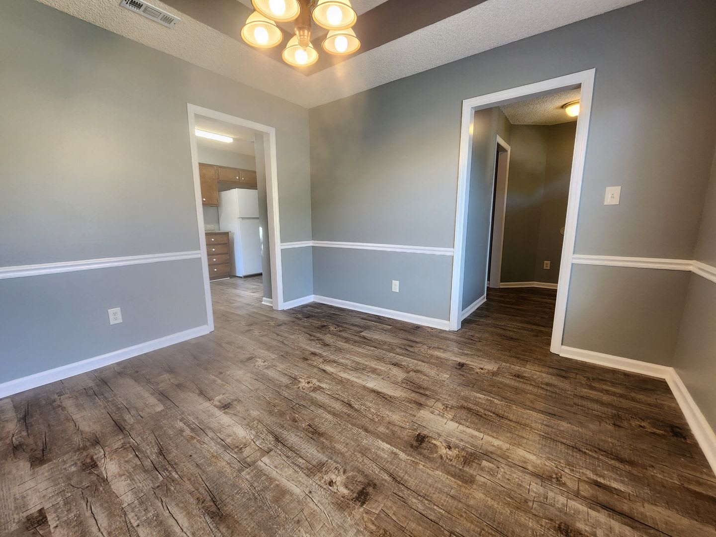 Bright & Inviting 3-Bedroom Home with Open Layout and Fenced Backyard – photo 3