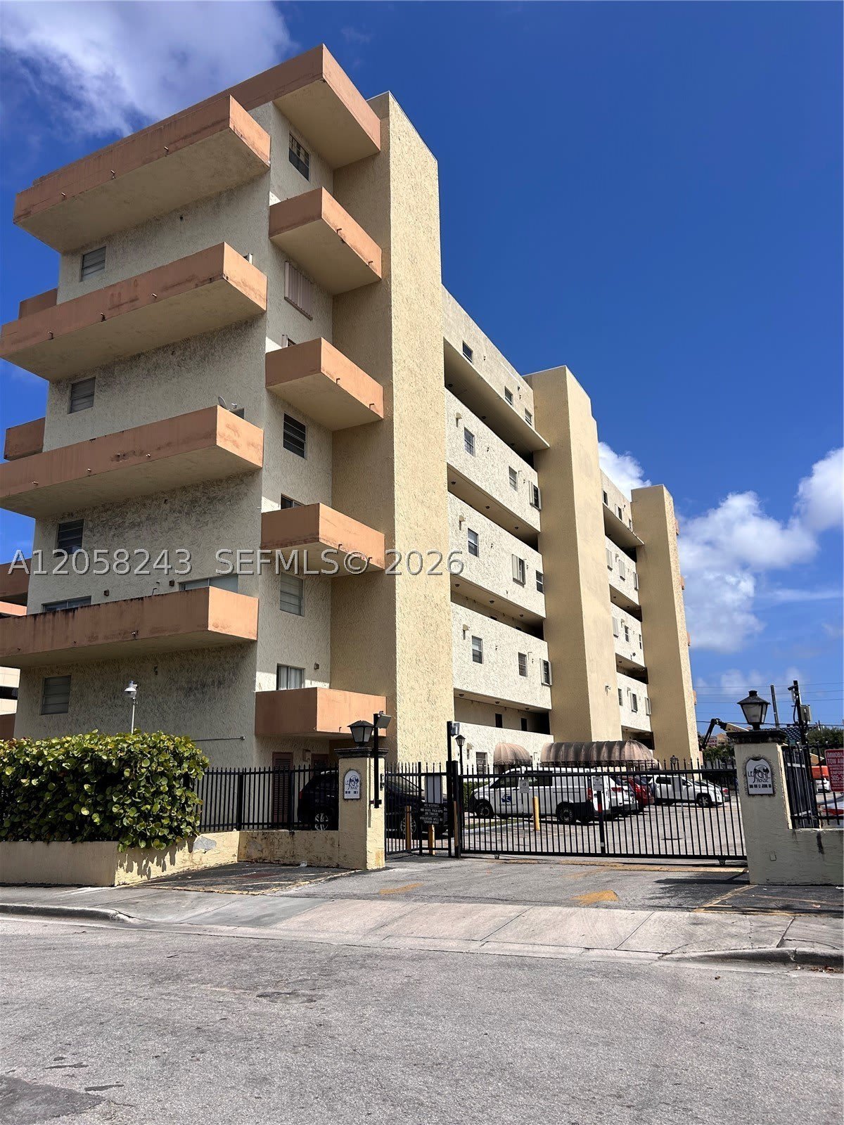 300 NW 42nd Ave – photo 1