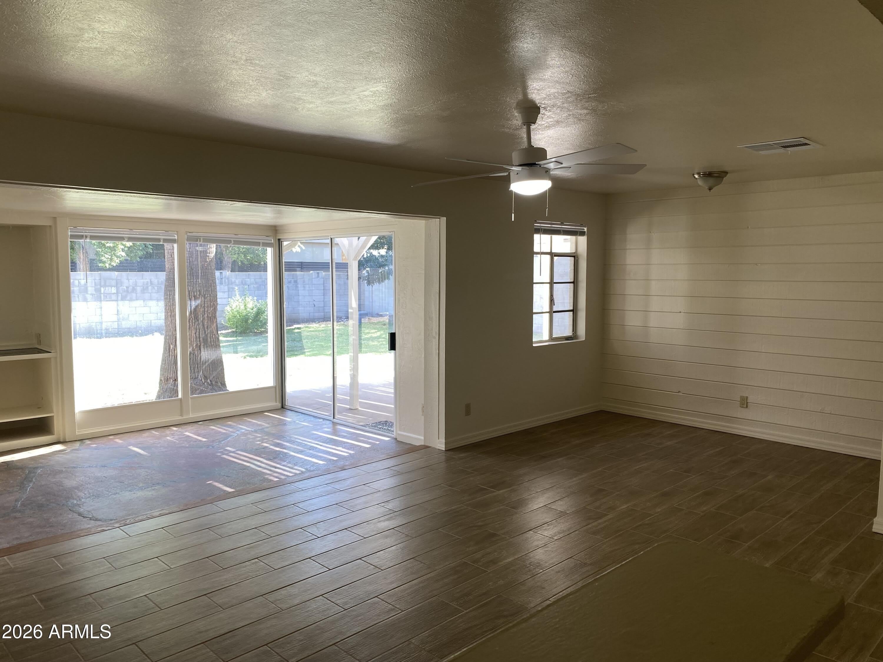 3207 E MEDLOCK Drive – photo 3