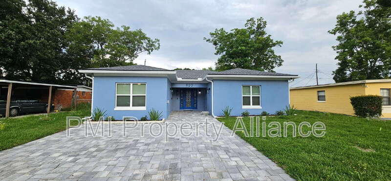 1120 Lincoln Terrace – photo 2