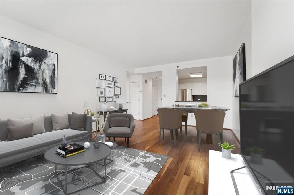 110 City Place – photo 3