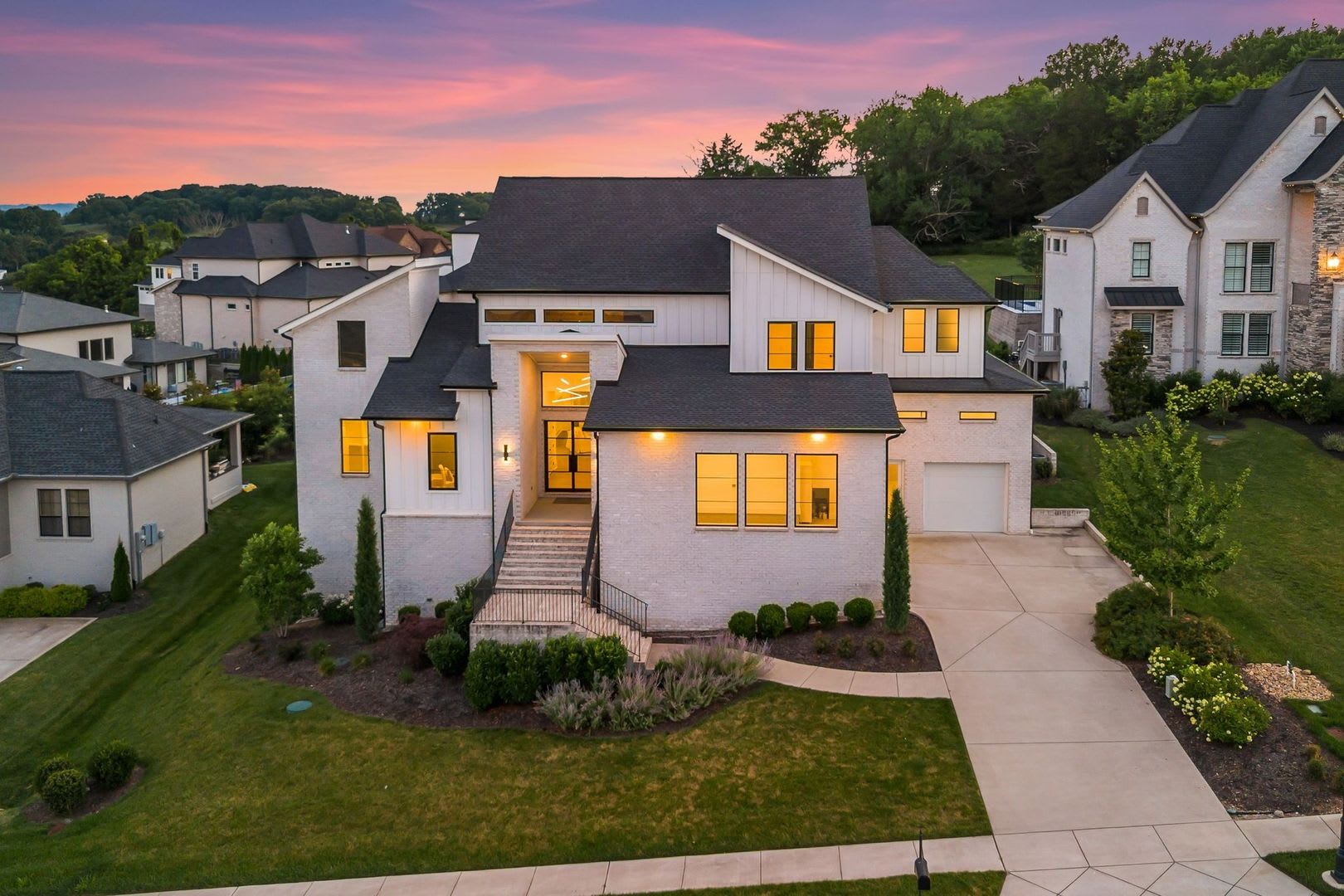 Modern Luxury in the Heart of Franklin – photo 5