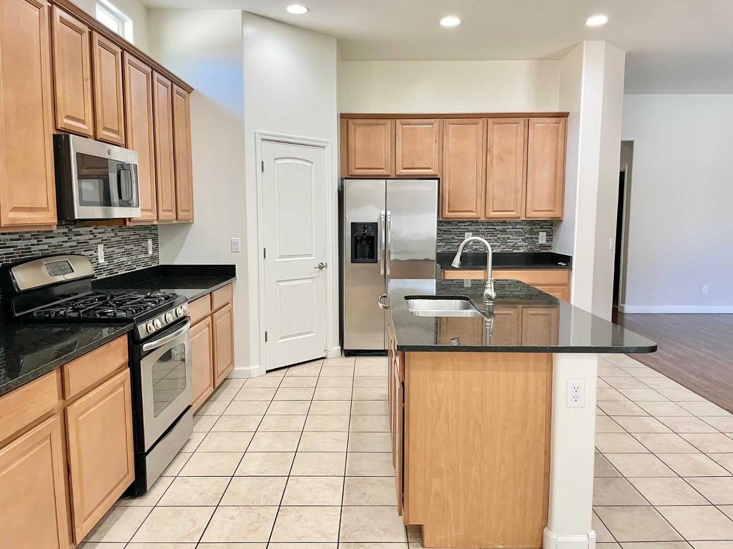 638 E Charlevoix Avenue – photo 4