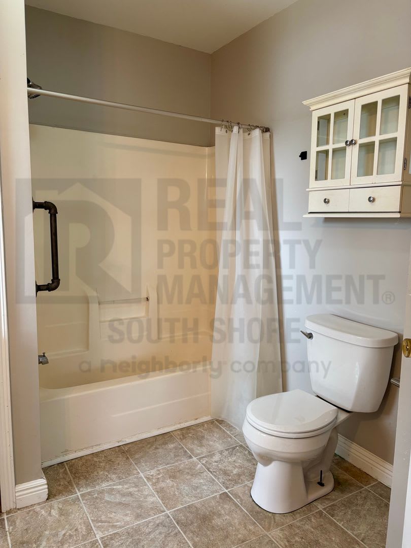 Spacious 3Bed/1.5Bath Close to Valparaiso – photo 5