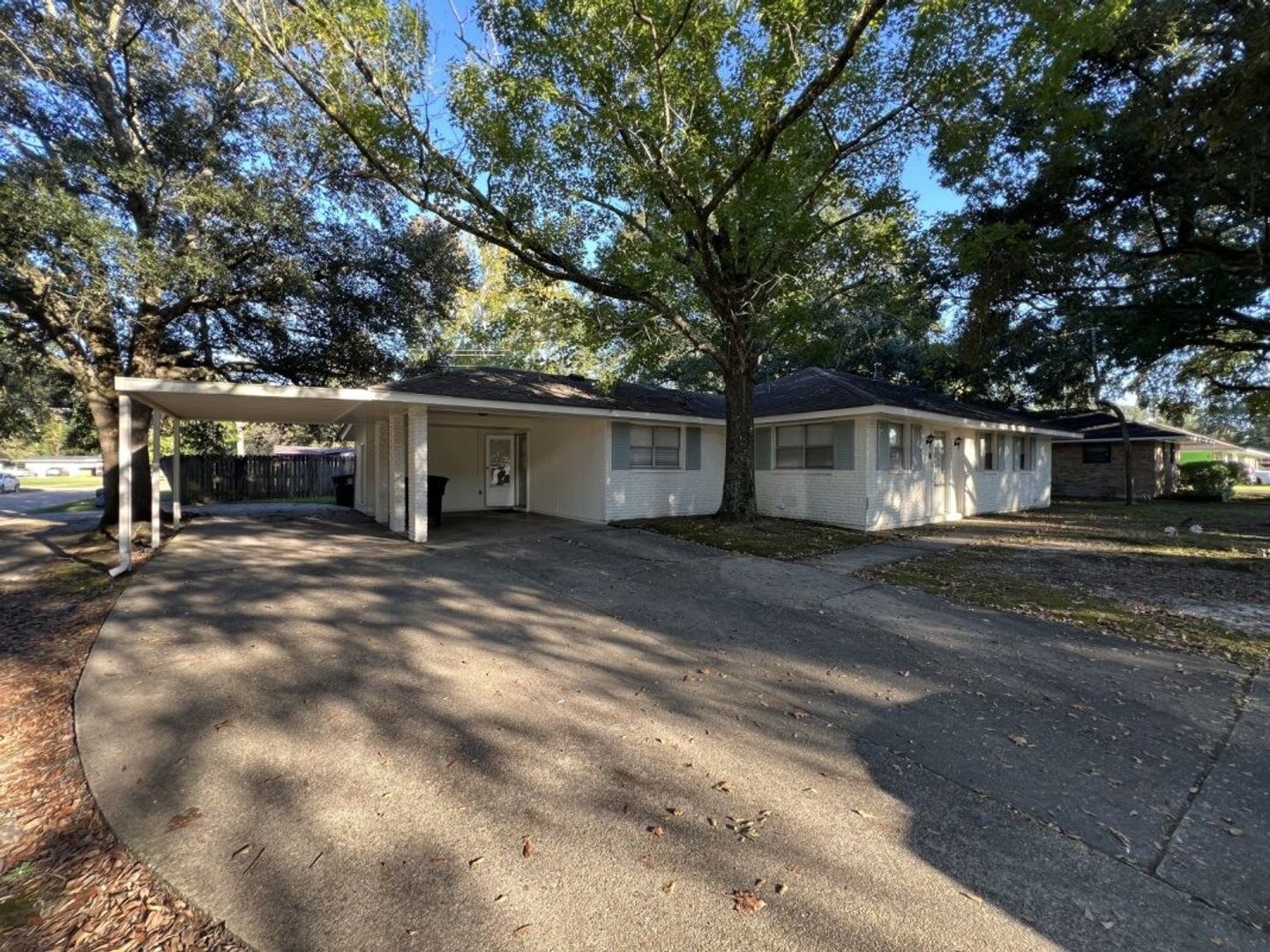 Newly updated! 3 bedroom, 1.5 bath home on corner lot in Crestaire Subd – photo 1