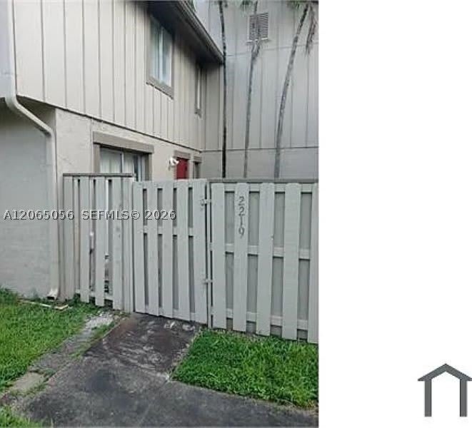 2219 NW 56th Ave – photo 3