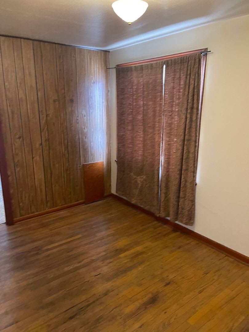 Charming 1 Bedroom 1 Bath Available Now! – photo 2