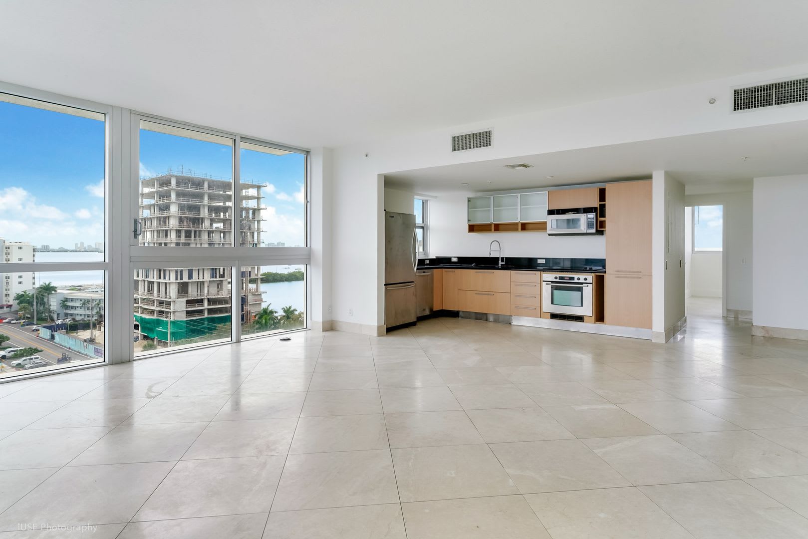 Spacious 3-Bedroom Bayfront Residence in North Bay Village – photo 2