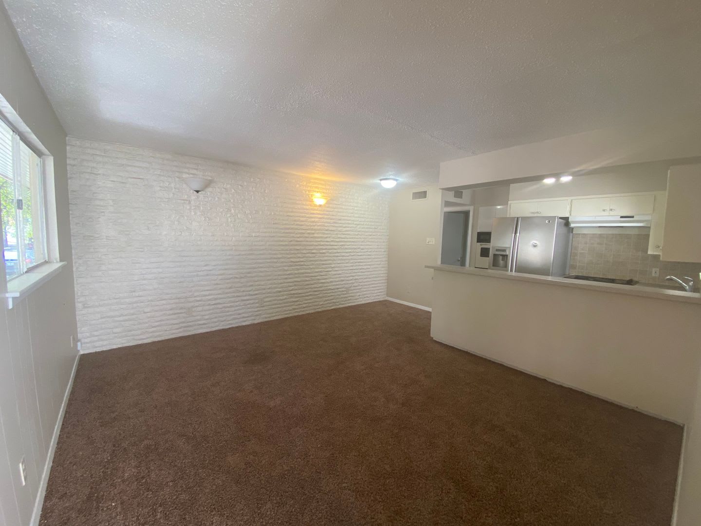 UT PRE-LEASE: West Campus 2 bed/1 bath fourplex unit, Walk to UT, entertainment, restaurants, and more. – photo 2