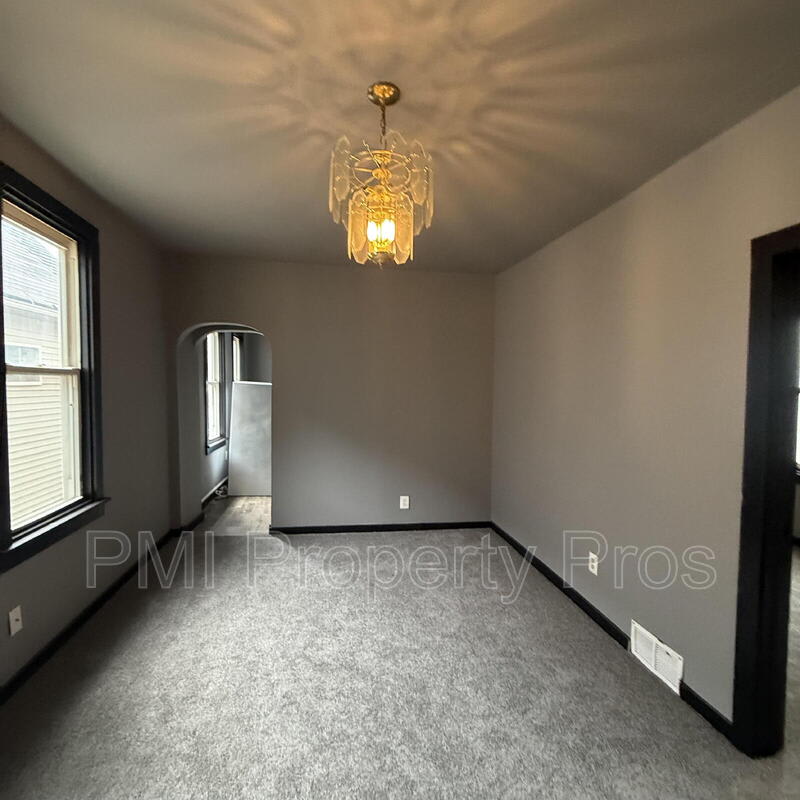 3127 West Garfield Avenue – photo 1