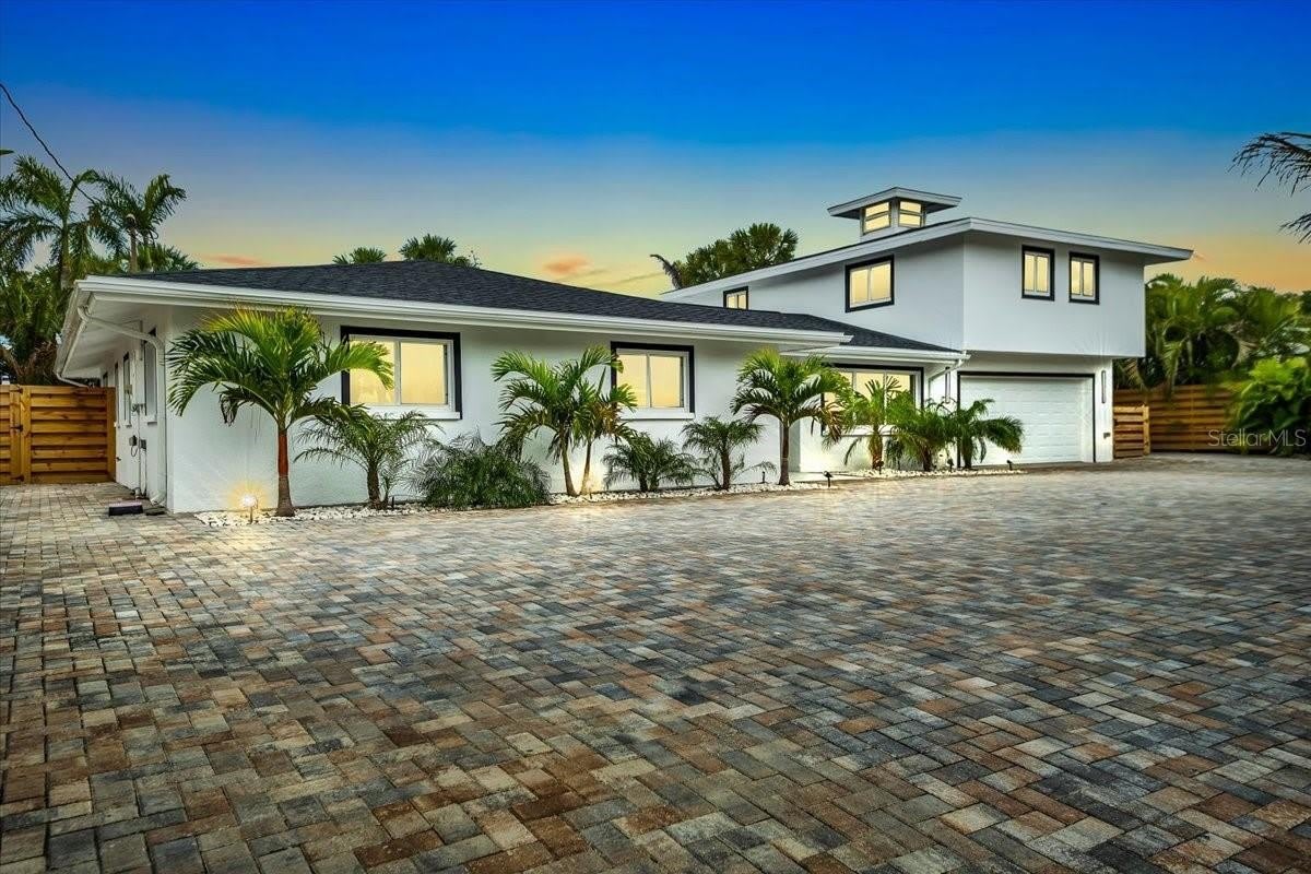5624 CAPE LEYTE Drive – photo 1