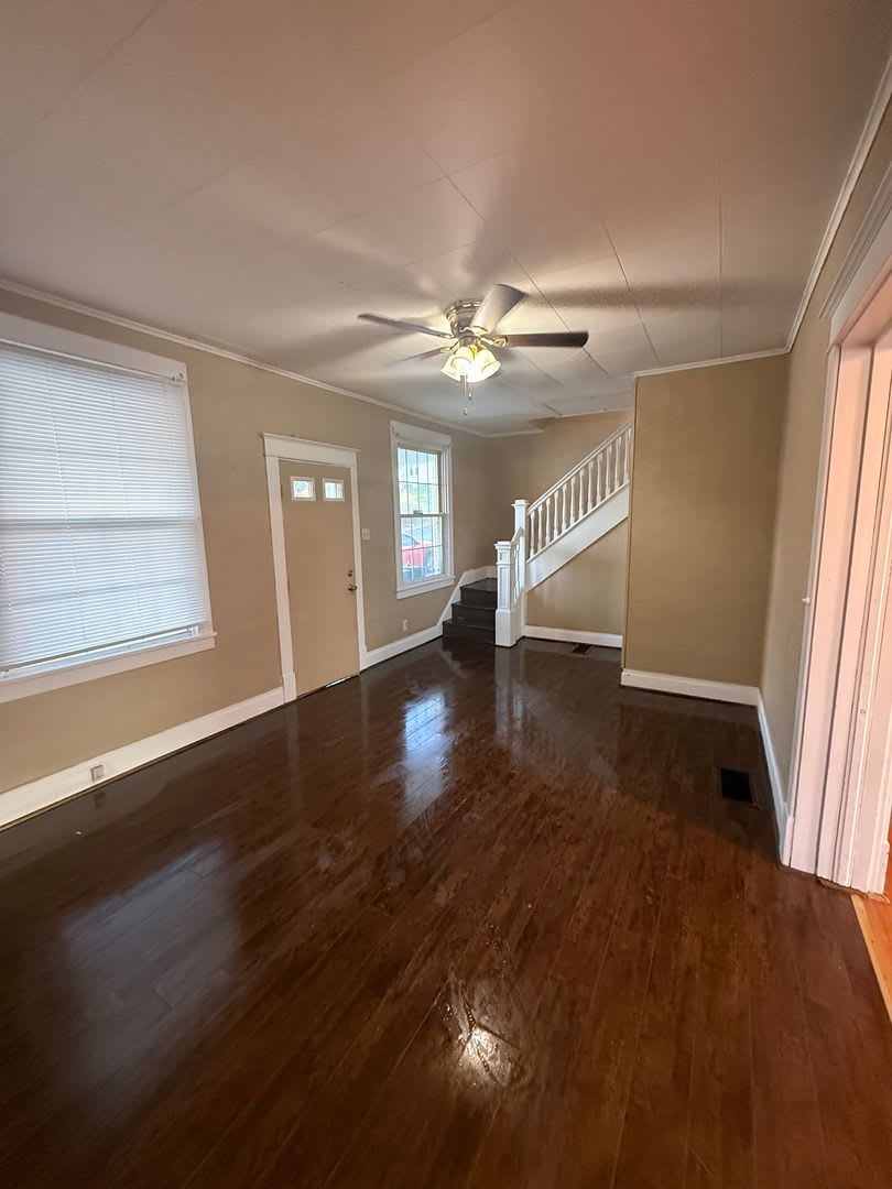 2-Bedroom 1 Bath House with Spacious Entertaining Porch – photo 2
