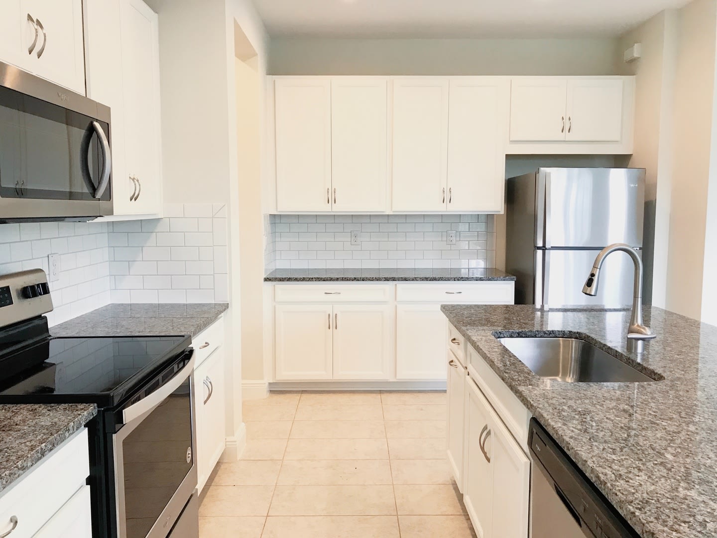 Stunning 3-Bedroom + Den Townhome for Rent in Lutz! – photo 3