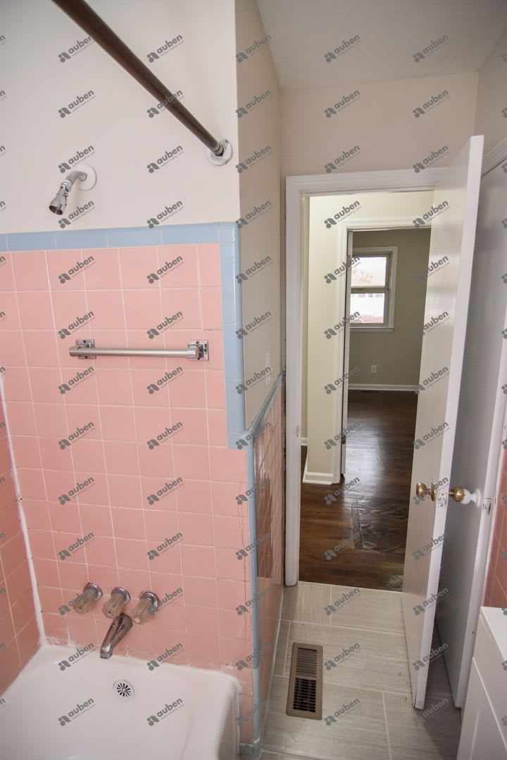 1 100 3 Br 1 Ba Move In Ready – photo 3