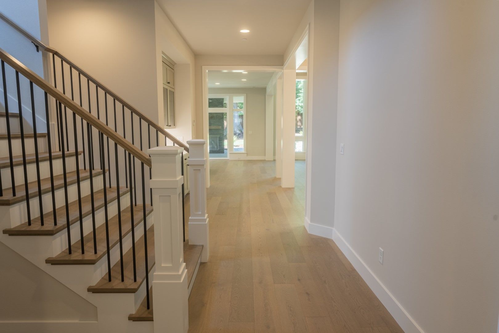5Bd 4 25Ba Kirkland Home – photo 3