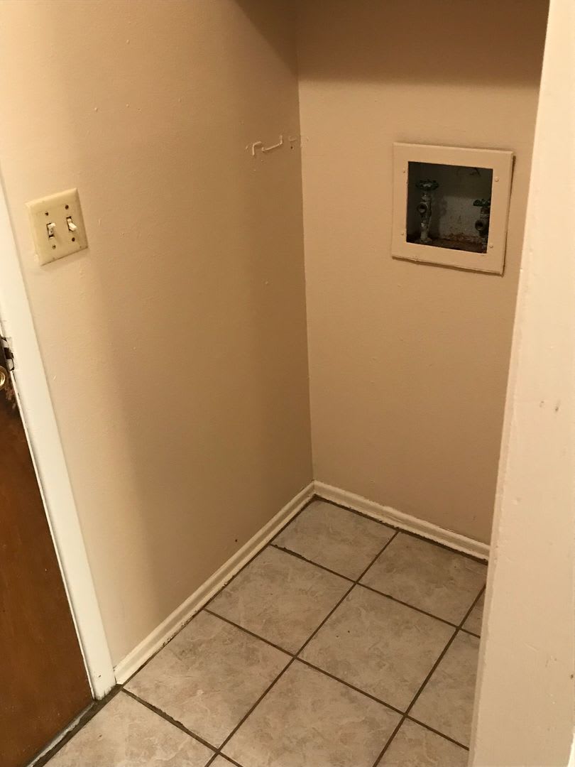 3 Bedroom 2 Bathrooms 2 Car Garage With Big Backyard In Western Plateau – photo 2