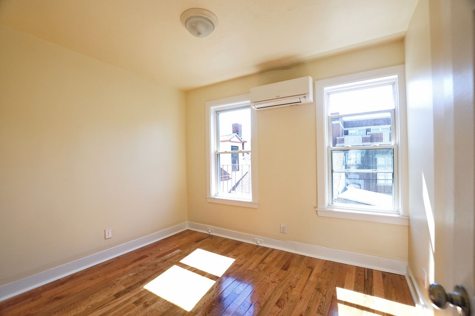 Updated 1 bed in Southie – photo 1