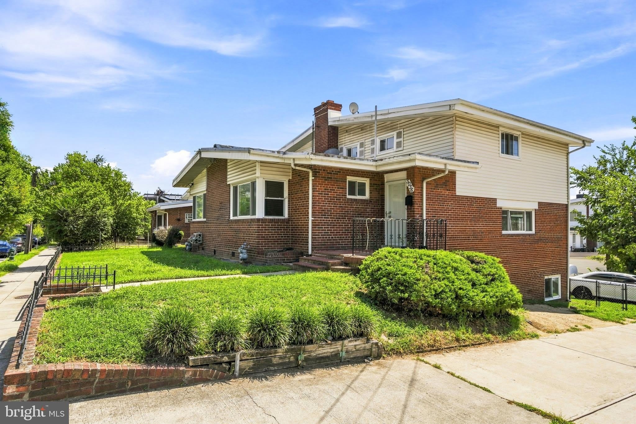 5036 EASTERN Avenue NE – photo 1