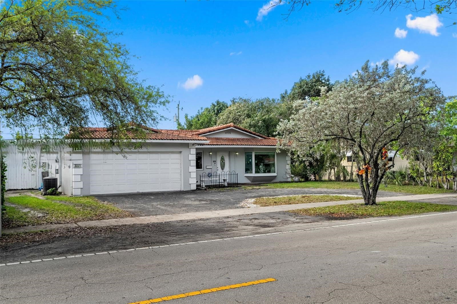 4306 Johnson Street – photo 1