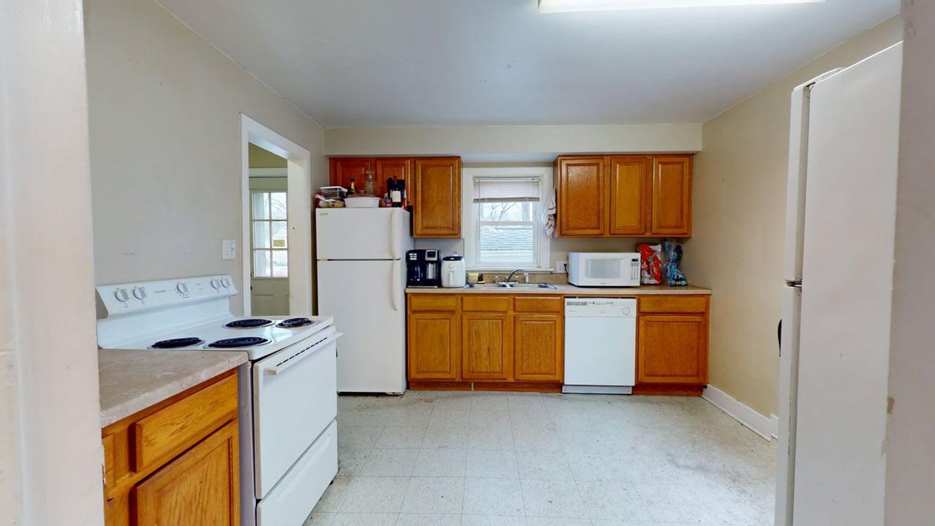 5 Bedroom Home in Campus Area – photo 4
