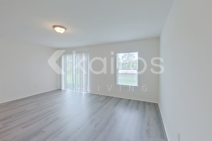1128 Hayes Avenue South – photo 2