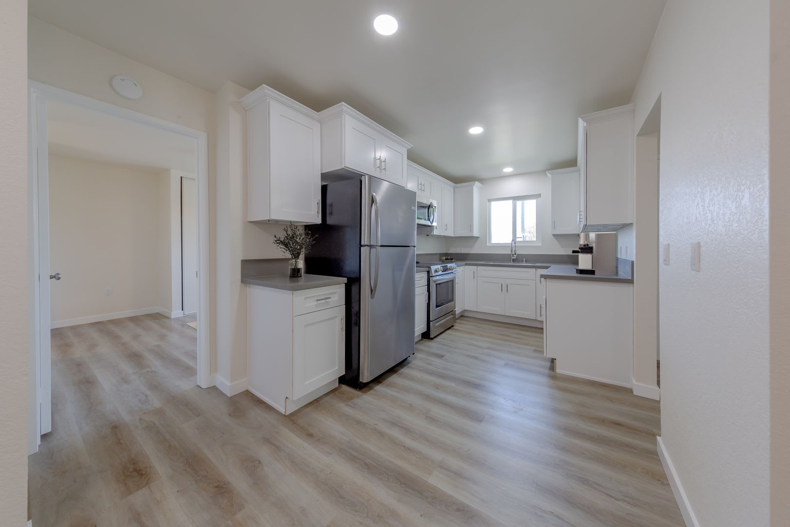 683 S Lincoln – photo 2