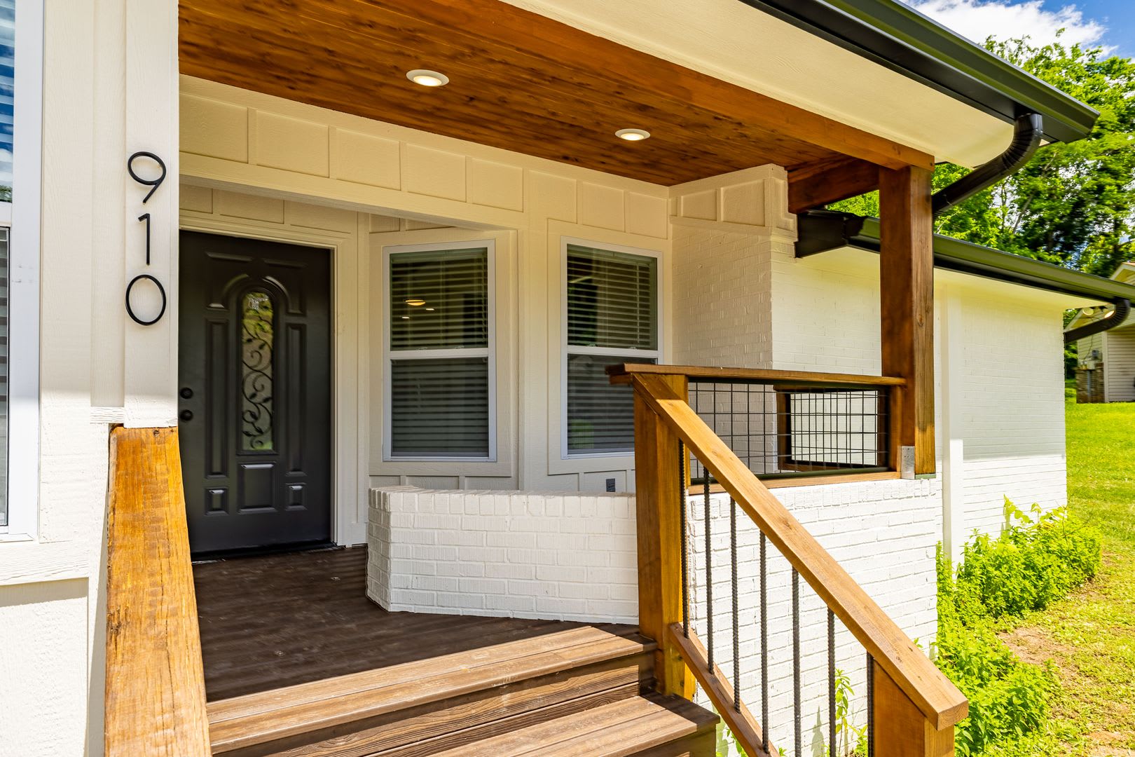 Maryville 37804 100 Newly Renovated 3 Bedroom 2 Bath Home With Modern Layout Private Backyard – photo 2