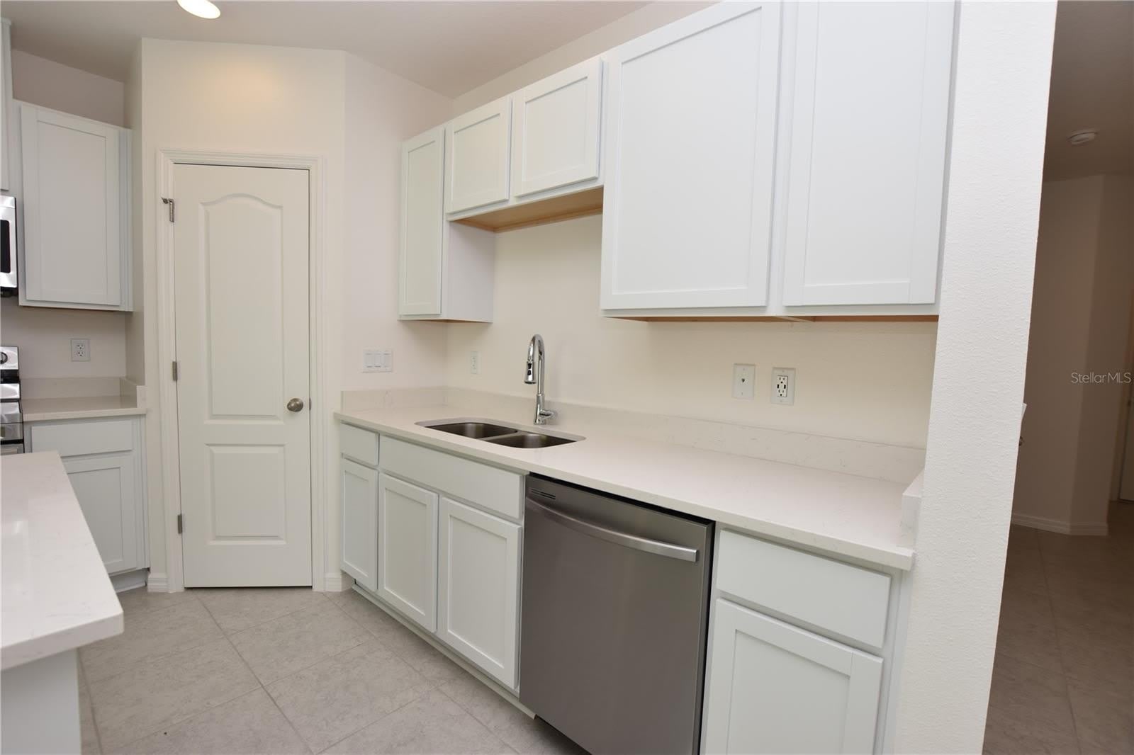3905 Academia Avenue – photo 4