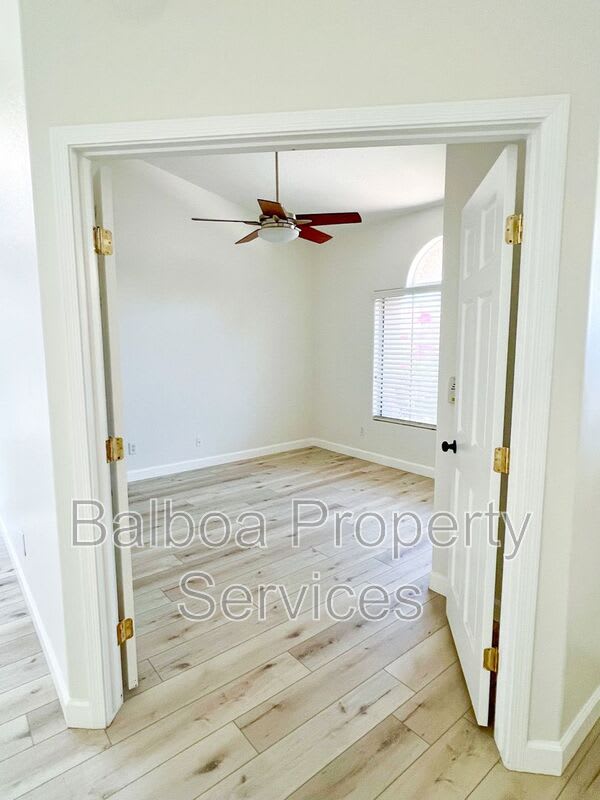 1220 E Briarwood Ter – photo 2