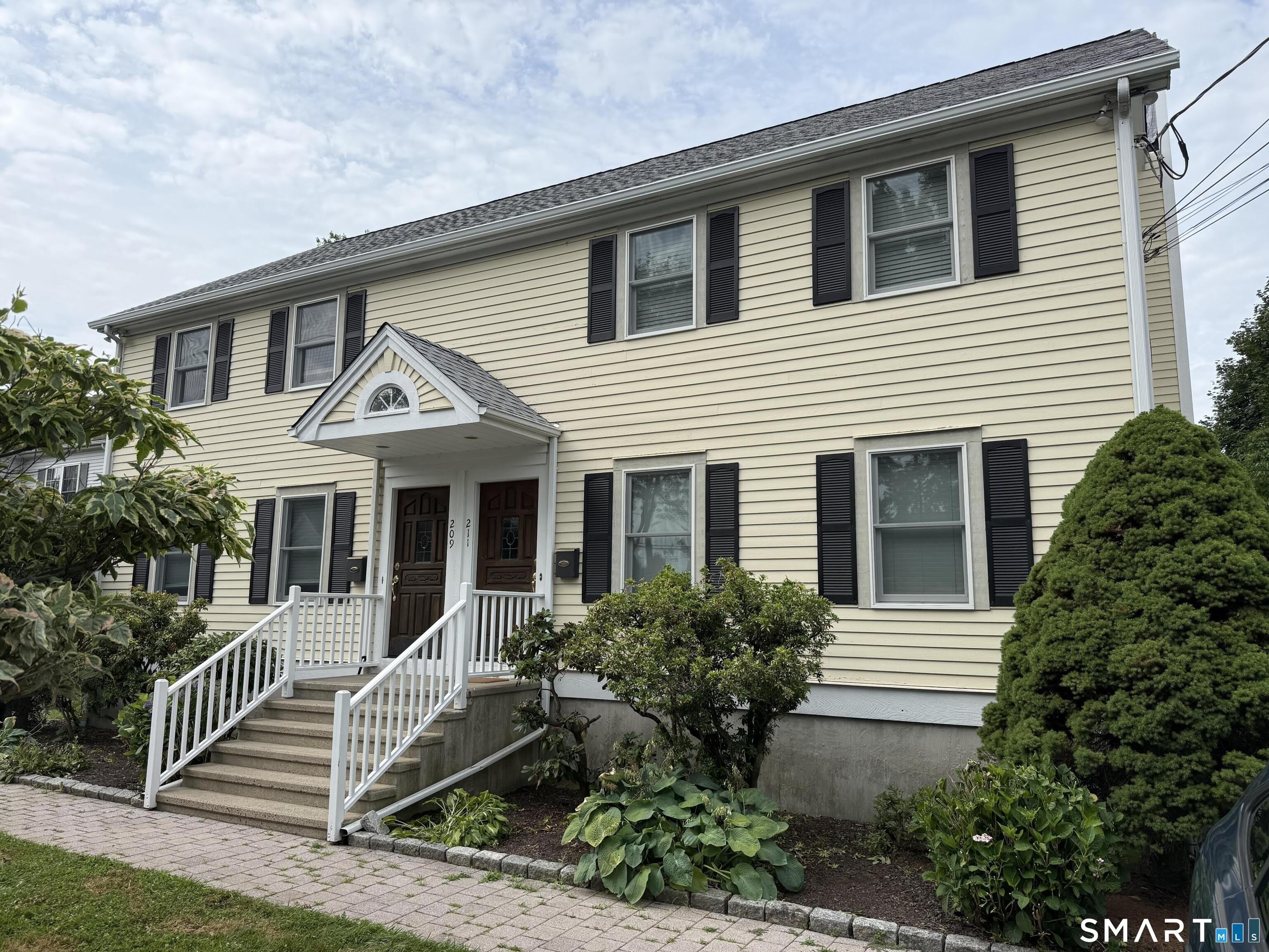 211 Hunyadi Avenue – photo 1