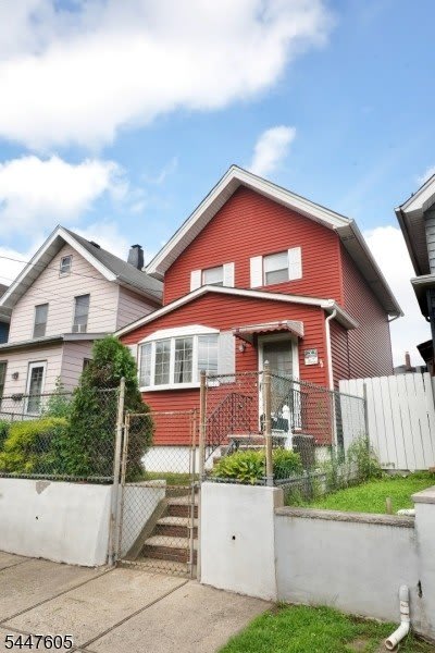 425 Davis Ave – photo 2