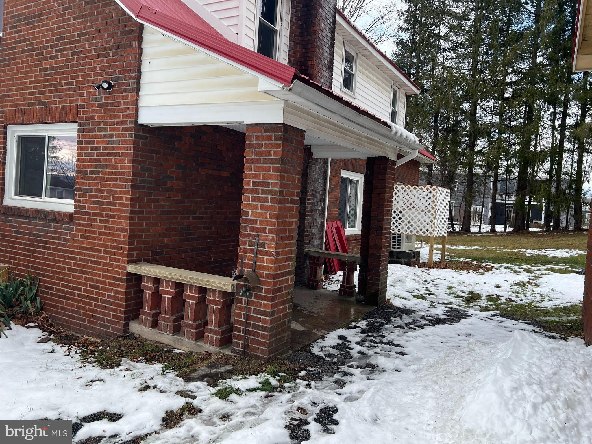 604 E OAK Street – photo 1