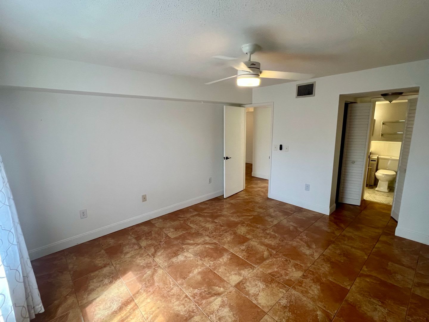 Move-In Ready 1-bed, 1-bath, Sarasota Condo off University Pkwy for rent! – photo 5