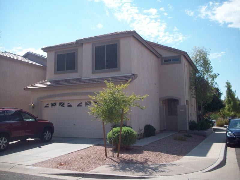 3-bedroom, 2.5 bath in northeast Mesa – photo 1