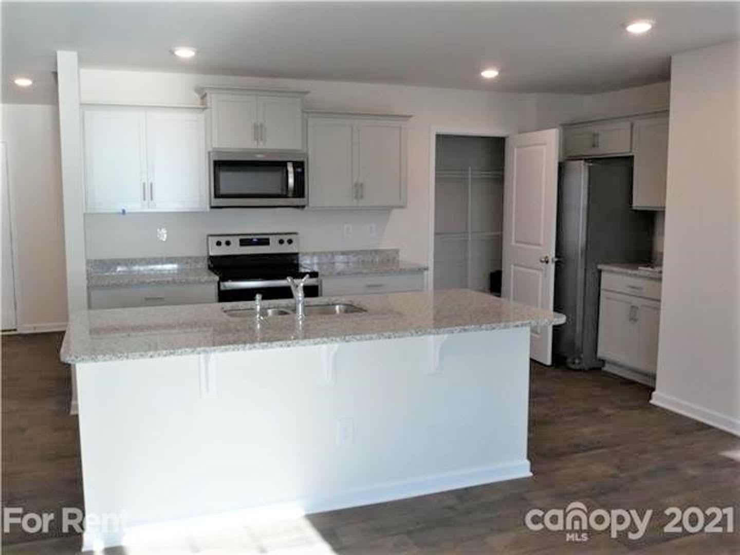 Beautiful Newer Home!! – photo 5