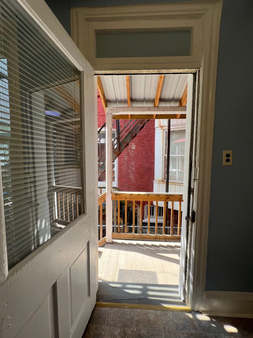 544 W Chestnut – photo 5