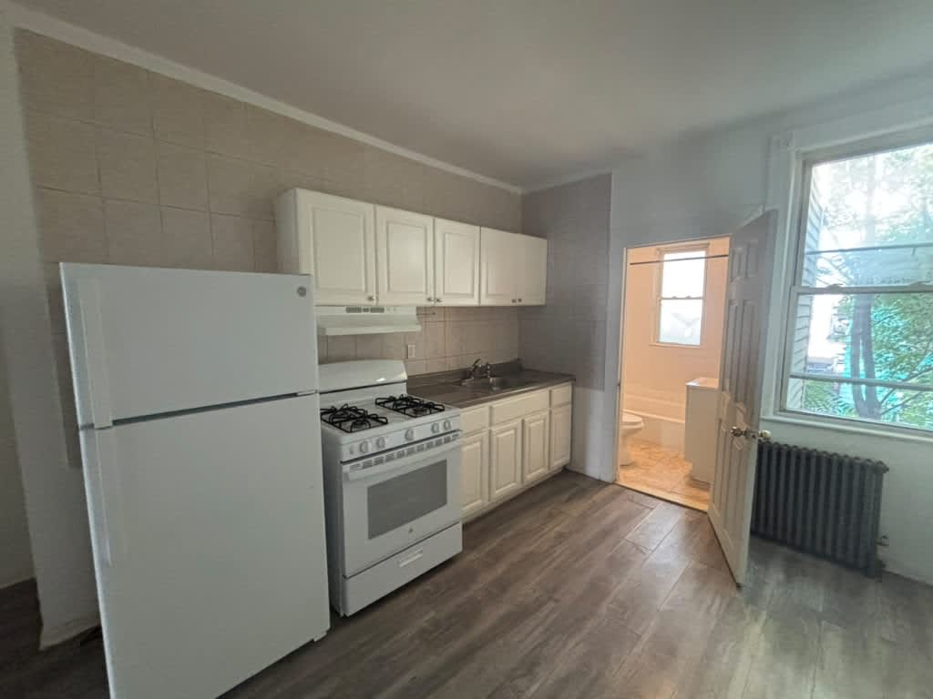 72 Rose Ave – photo 1
