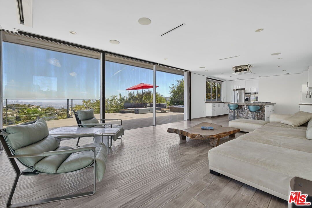9012 Crescent Dr – photo 4
