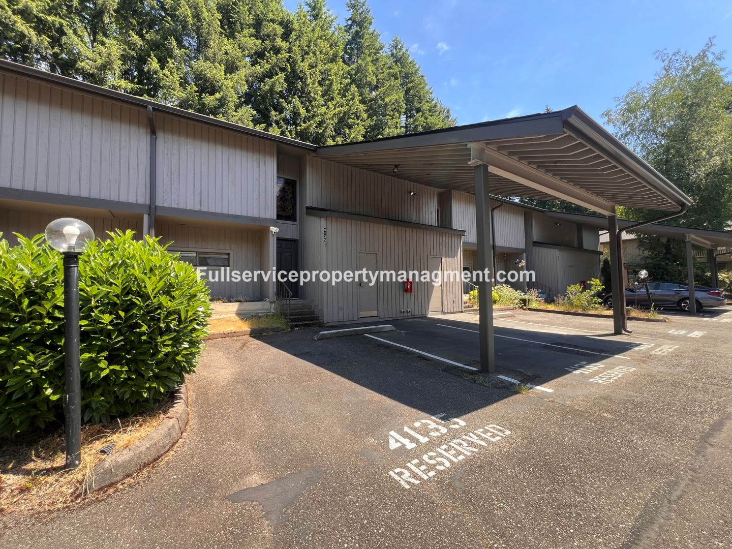 Spacious and bright Bellevue condo with AC in every room! – photo 2