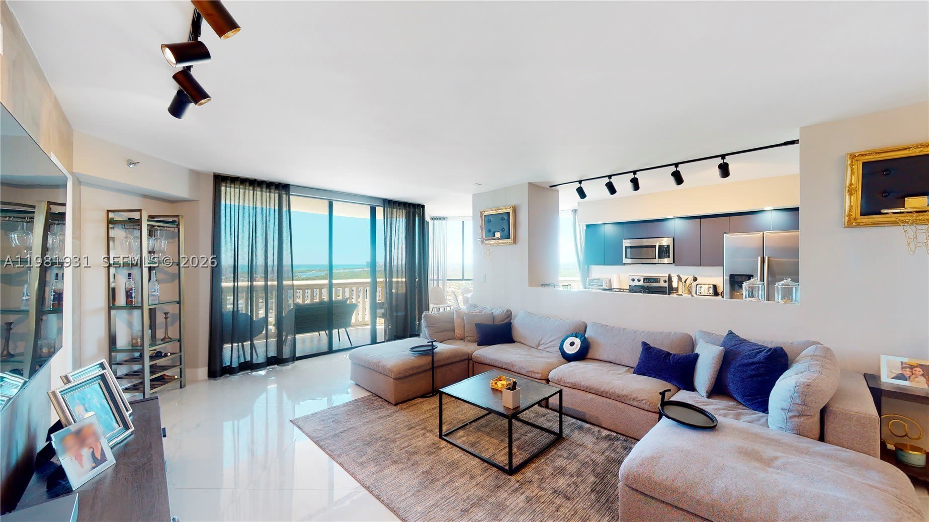 1000 Island Blvd – photo 2